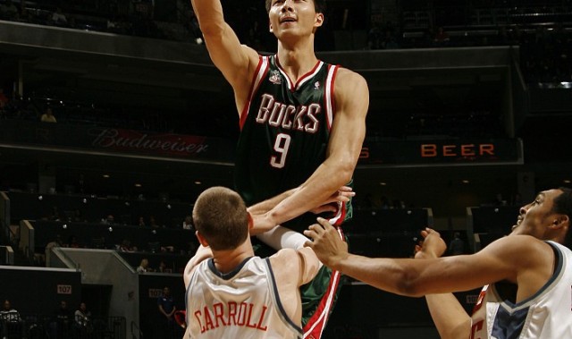 开云体育网址-朱利安·里斯首秀即犯满 近20赛季第5个菜鸟 “比肩”易建联&amp;埃迪