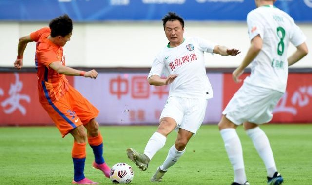 开云-青岛队铁桶阵崩了又要为保级而战 近3战0进球