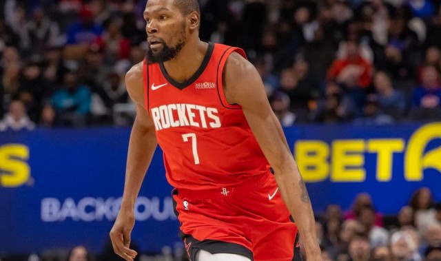 开云体育官网-背靠背客场战胜东部第一，杜兰特领衔三人红榜，申京两点备受质疑